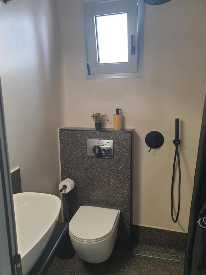 Tiny 2 Min Walking Distance From The Port Apartment Volos