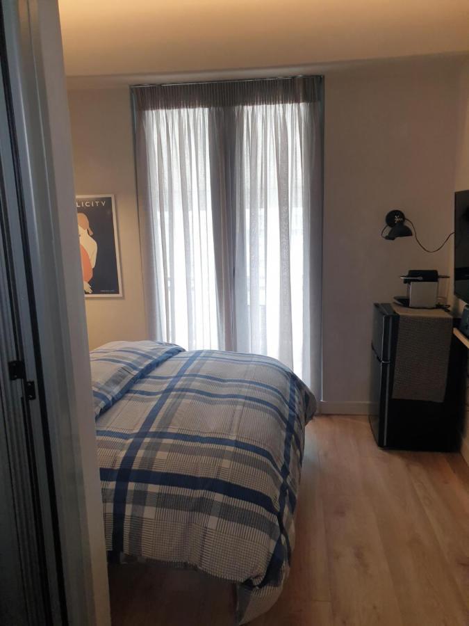 Tiny 2 Min Walking Distance From The Port Appartement *