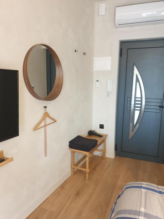Tiny 2 Min Walking Distance From The Port *