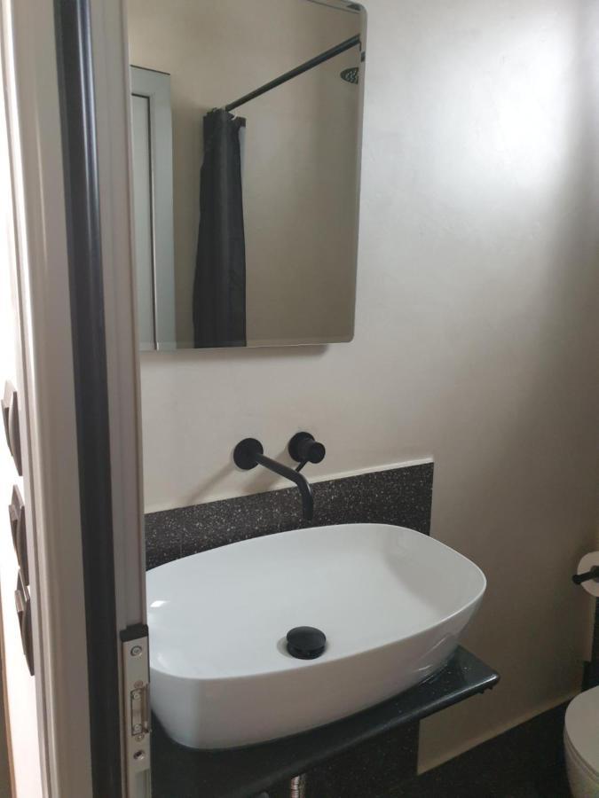 Tiny 2 Min Walking Distance From The Port Appartement *